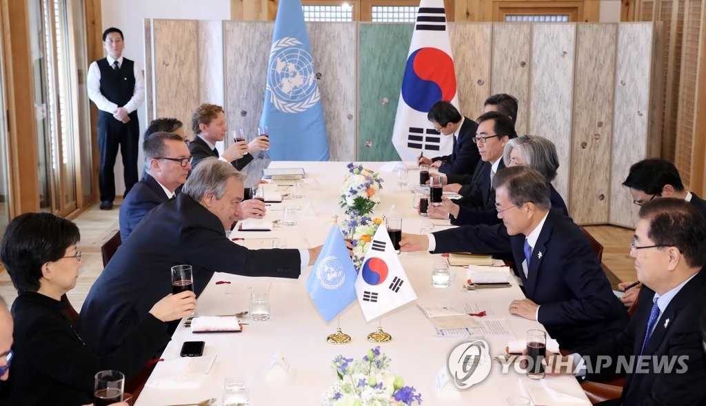 2��9��A�b����D�����N���Ͱs���A�n���`�Τ�b�G�]�k�G�^�P�p�X�꯵�Ѫ��w�F����·�j�S�p���]���G�^�b���\�|�ͤW�I�M�P�N�C�]���p���^