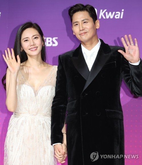 �t������]���^�M�_����]���p���^