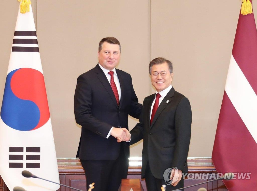 2��13��U�ȡA�b�n���C�˻O�A�`�Τ�b�G�]�k�^�P��X���Բ�����`�έ��������|��|�͡A����ɤH�b�|�Ͷ}�l�e����X�v�d���C�]���p���^