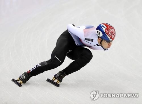 �n�������j�˦b�ѥ[�����V���|�u�D�t�ƨk�l1000�̹w�ɡC�]���p���^