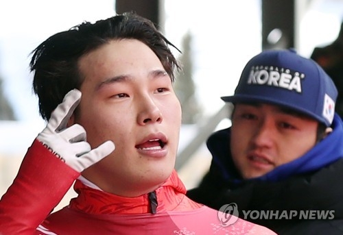 ���۱l�b�ĤG���Ʀ浲����V�[���P�N�C�]���p���^