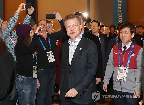 2��17��A�n���`�Τ�b�G�]�k�G�^�X�ݥ����V���|�D�s�D���ߡC�]���p���^