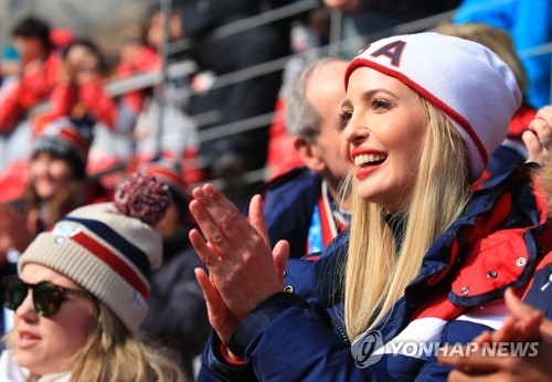 ��ƹϤ��G2��25��A�b�������L�ǧJ�Ʀ椤�ߡA��U�d�[�ݳ����k�l�|�H�y���ɡC�]���p���^