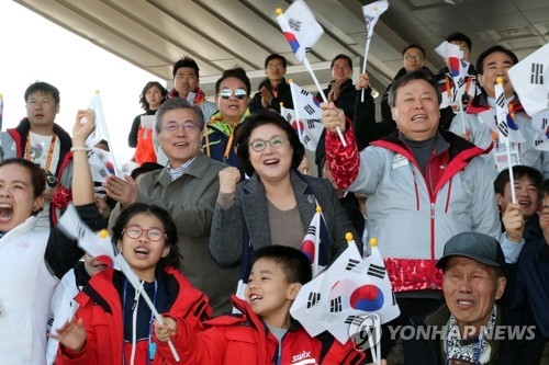 3��14��W�ȡA�b����D�����V�u�ⶵ���ߡA��b�G�M�����Q���ݯe�H�Ƴ��B�ʭ��[�o�C�]���p���^