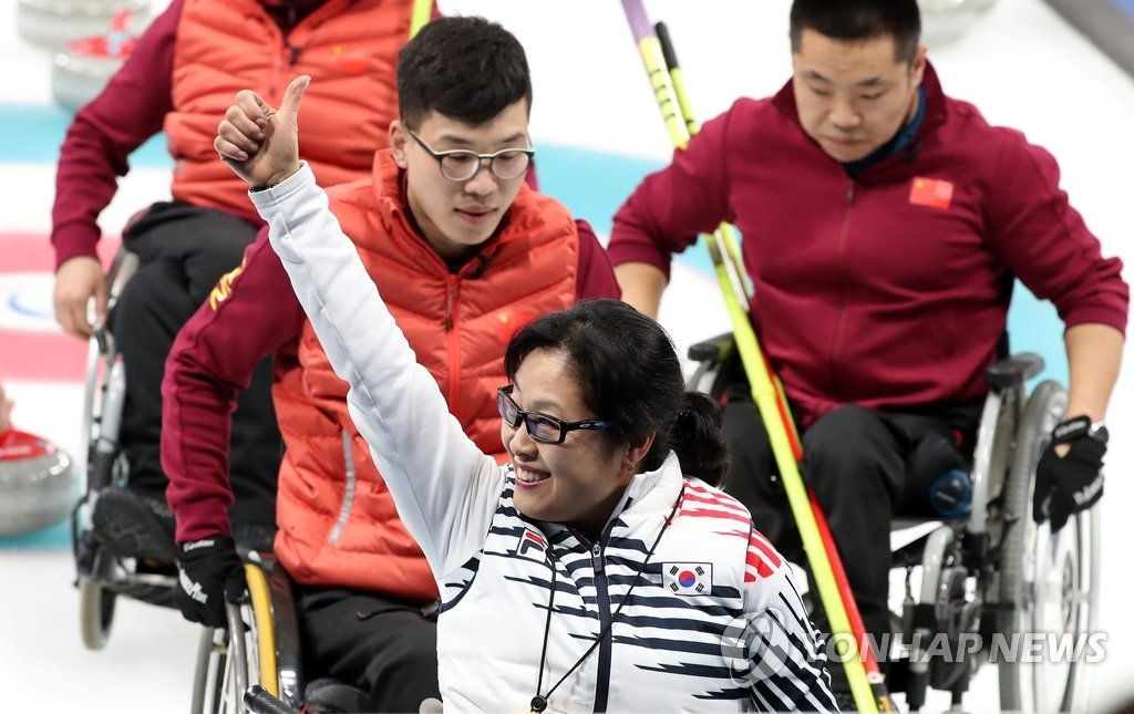 3��15��A�b�����B�y���ߡA�n�����b2018�����V�ݶ��|���ȦB���p�հj���ɤ��H7�G6�ԳӤ��궤�C�Ϭ��n������Ӥl�]���^��ӫ�V�[������P�N�C�]���p���^