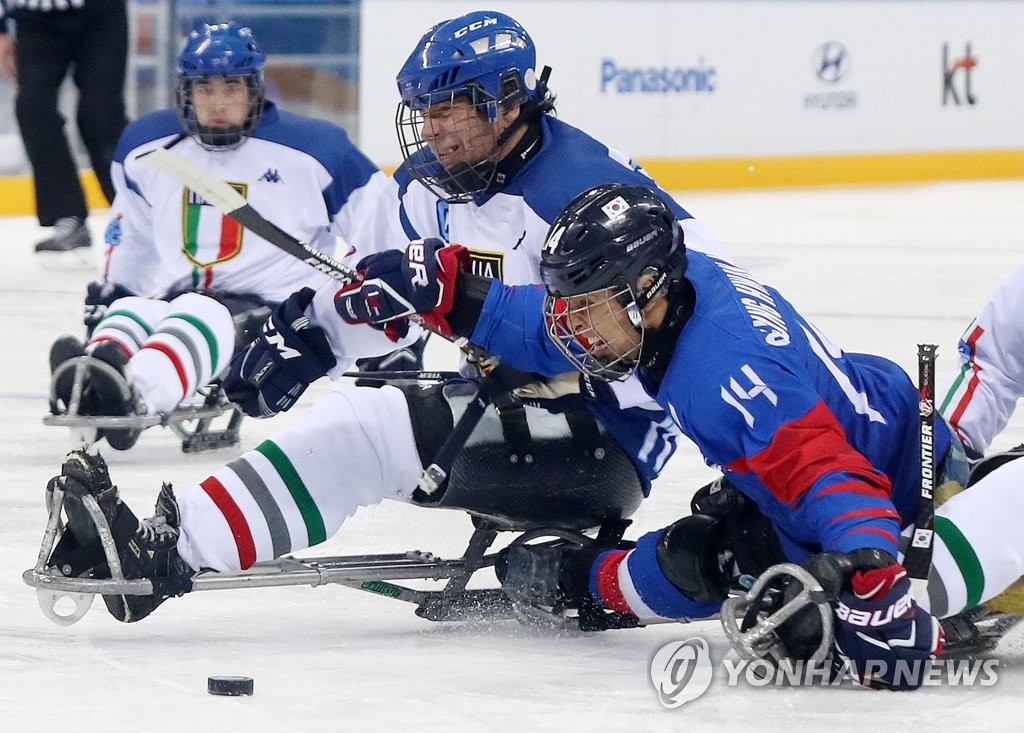 3��17��A�b����D�����B�y�����|�檺�V�ݶ��B�y�ɵP�����ɤW�A�n�����M�q�j�Q�����b���O��J���ɡC�Ŧ�W�笰�n�����C�]���p���^