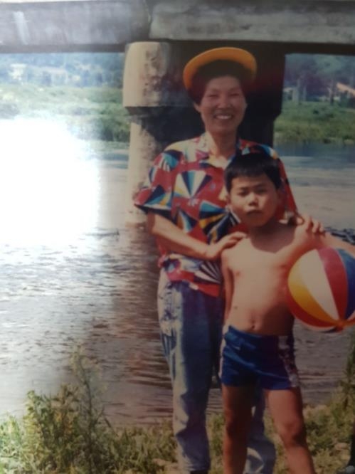 ��ƹϤ��G�o�O�Ӹq���ɷӡA�����Ӹq�媺���ˡC�]���p��/�Ӹq����˴��ѡ^