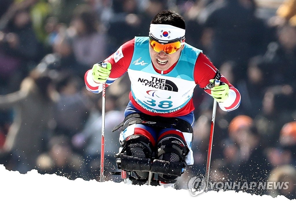 ��ƹϤ��G�Ӹq��b���ɤ��C�]���p���^