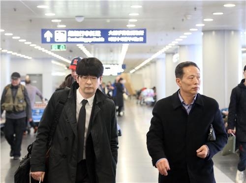 3��22��U�ȡA�b�_�ʭ��������A�n���C�˻O���Ŧ�F�x������]���^�b�¤�u�@�H�������ޤU�e���f�����R���JS252��Z�C�]���p���^