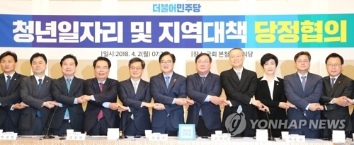 ��ƹϤ��G4��2��W�ȡA�b�n����|�A�@�P���D�����@�ꤸ�ӡ]���^�B���`�z�ݥ����]�F�����x���F�^���H�h�X�u�ҬF�����C�~�N�~�Φa�Ϲﵦ����ܷ|�֦X�v�d���C�]���p���^