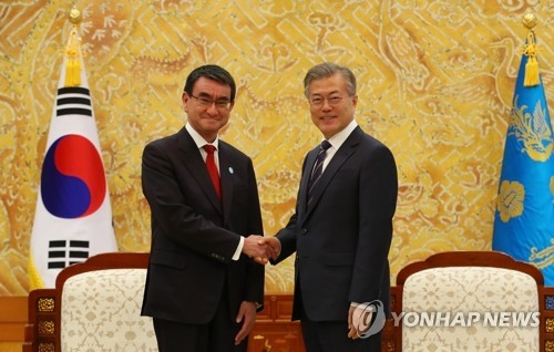 4��11��U�ȡA�b�n���C�˻O�A�`�Τ�b�G�]�k�^������X���饻�~�Ȥj�ڪe����郞�C�Ϭ���H�b�|��e����X�v�C�]���p���^