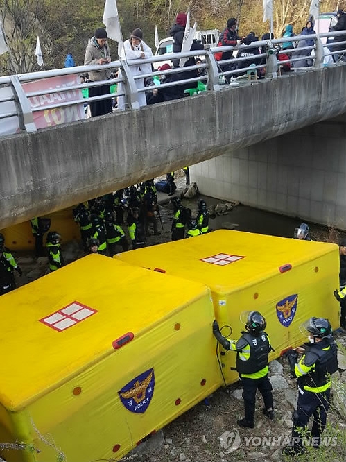 4��12��W�ȡAĵ��b�y�|�_�D�P�{�p���ļw����a�J�f�@�j���U�]�m�R��ԡC�]���p���^