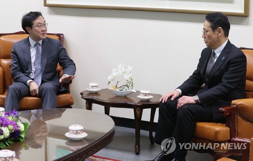 ��ƹϤ��G1��8��A�b�n���~�泡�j�ӡA�®ְ��D����|������Ϊ��B�n���~�泡���b�q�M����A���������׾��]���^�|�ऻ��|�ͤ��Ϊ��B�饻�~�Ȭ٨Ȭw�j�v�w�����������˪v�C�]���p��)