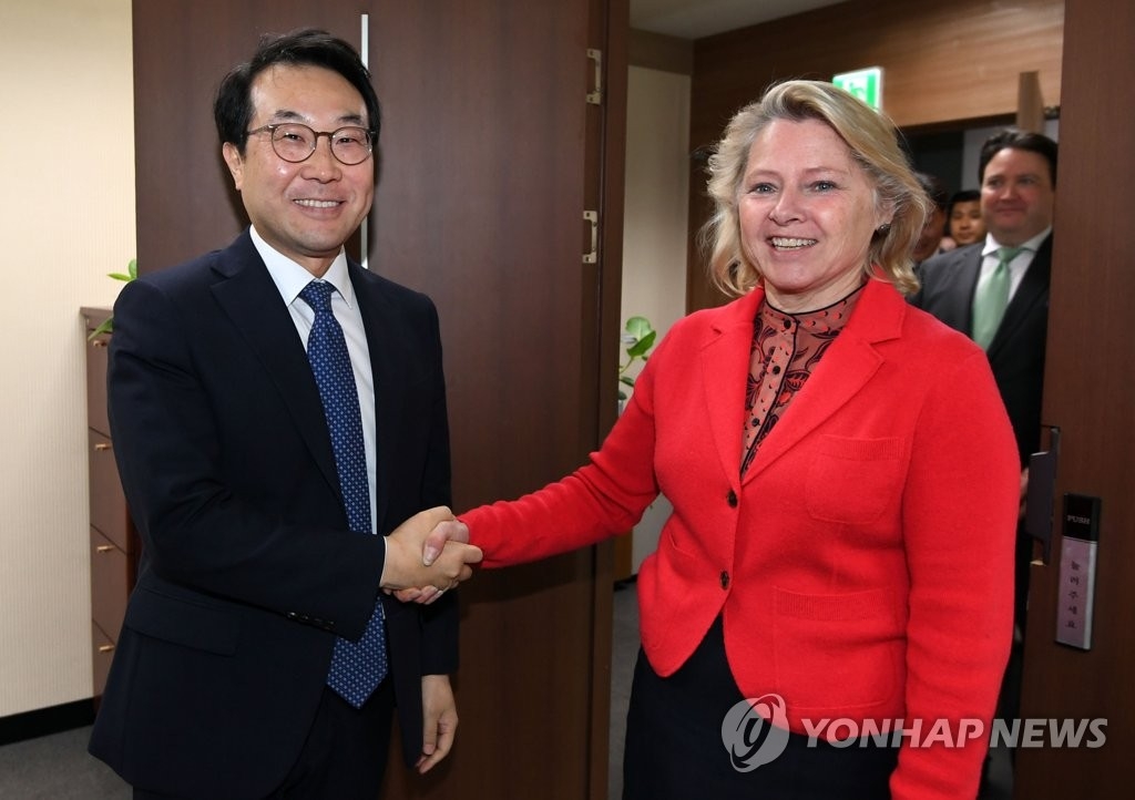 4��24��A�b�����A�n���~�泡�D�޴®֨ưȪ����b�q�M����A���������׾��]���^�P��X�������Ȱ|�t�d�ȤӰϰ�ưȪ��N�z�U�z��ȭ�Ĭ��·��y����X�v�C�]���p���^