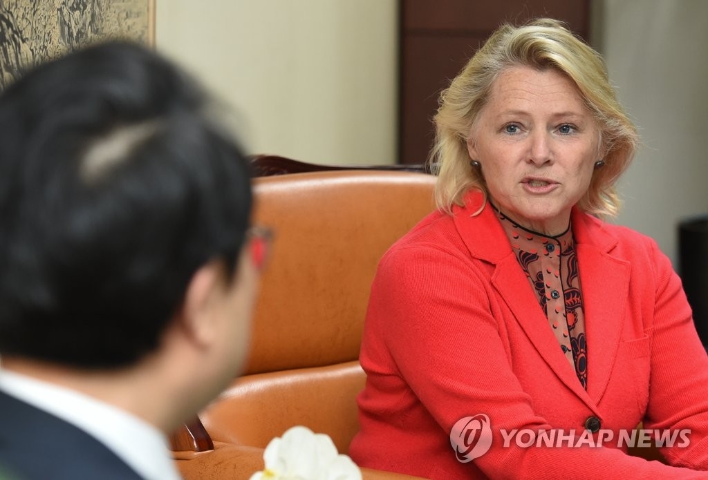 4��24��A�b�����A�n���~�泡�D�޴®֨ưȪ����b�q�M����A���������׾��]���^�P��X�������Ȱ|�t�d�ȤӰϰ�ưȪ��N�z�U�z��ȭ�Ĭ��·��y�|��|��C�]���p���^