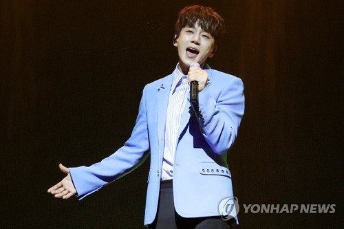 4��24��A�b�������®���MUV HALL�A�q����P�C�b�ĤG�i�g�A�M��mBe Myself�n�mť�|�W�m�۷s�q�C�]���p���^