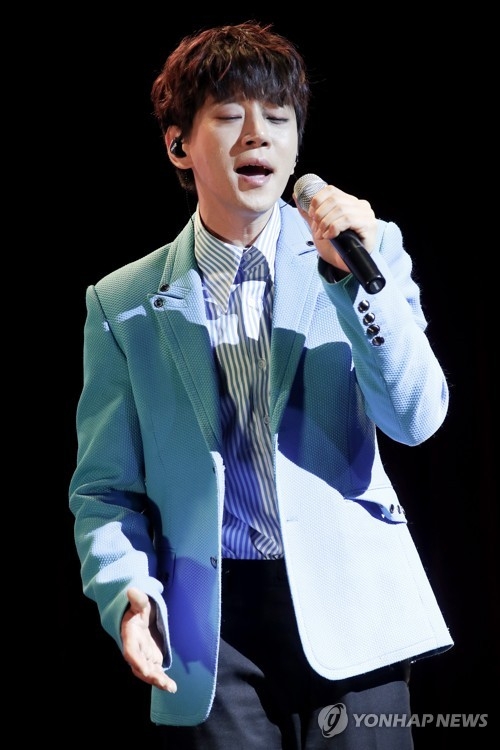 4��24��A�b�������®���MUV HALL�A�q����P�C�b�ĤG�i�g�A�M��mBe Myself�n�mť�|�W�m�۷s�q�C�]���p���^