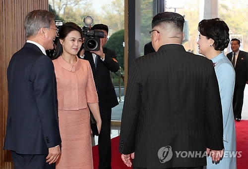 4��27��A�b������ҪO��������@�����M�����a���A�n���`�Τ�b�G�]���@�^��Ĥ@�ҤH�����Q�k�h�]�k�@�^�A���A��ȩe���|�e�����������]�k�G�^��ҤH�����D�k�h�]���G�^�X�u�w��߮b�C�Ϭ��߮b�e����²�u�H�y�C�]���p���^