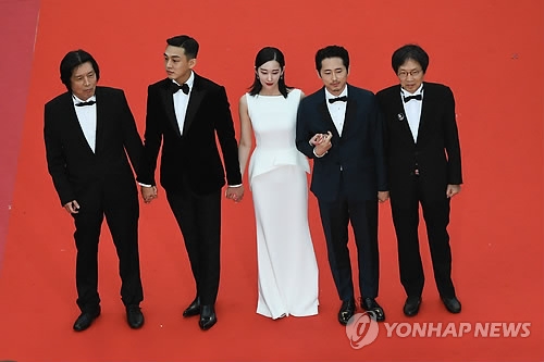 ���a�ɶ�5��16��A�b�k�걮���|�檺����71�����ǰ�ڹq�v�`�����ଡ�ʤW�A�J��D�v���椸���n���q�v�m�U�N�n�@�դH���G�ۨ��\���ըѴC���ӡC���_�̦����ɺt���ɪF�B�t���B�Ȥ��B������B�v����*���M�Ӥ��s�@���q�N�����T�F�C�]���p��/�k�s���^