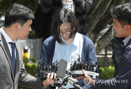 ��ƹϤ��G5��24��A�b�k�ȳ��X�J�ҨưȾ��c�A�A���D�k���ε�Ī��e�j����Űƪ�������Z�e�ӱ����լd�C�]���p���^