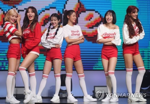 5��28��U�ȡA�b��󭺺����s�z�Ϫ�YES24 LIVE HALL�A�k��AOA�|��Ĥ��i�g�A�M��mBINGLE BANGEL�n�mť�|�A���\���ըѴC���ӡC�]���p���^