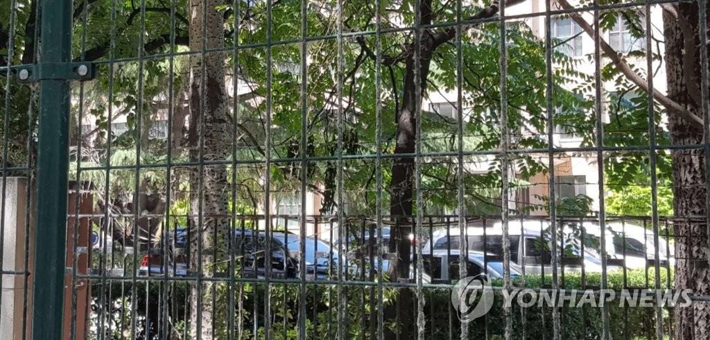 朝鮮駐華大使館前的車輛(韓聯社)