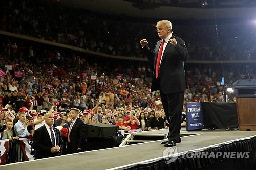 當地時間6月20日,在名尼蘇達杜魯斯,美國總統特朗普進行集會演講。(韓聯社/路透社)