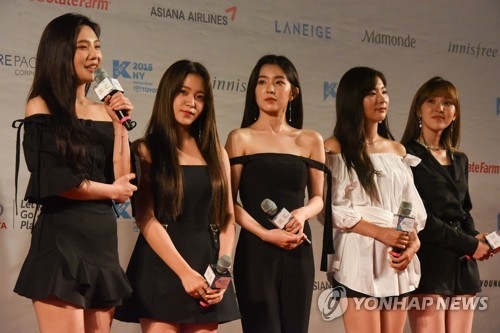 6��23��A�b�å˧J�O�ۤ��ߡA�k��Red Velvet�n�O�^���O�̴��ݡC�]���p���^