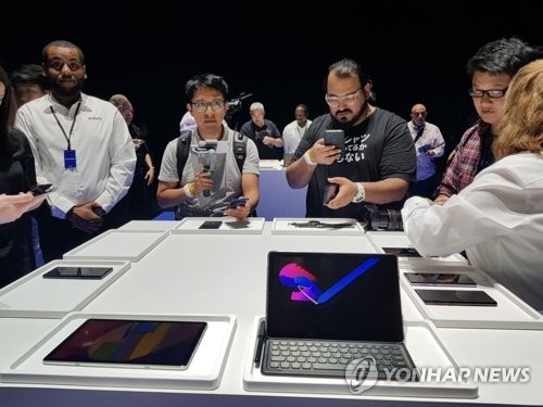 8��9��A�b�ì��|�檺Galaxy Note9�o�G�|�W�A���y�Τ�����Galaxy�t�C���~�C�]���p���^