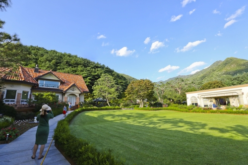 �C�ȭ̦b�����p�ɬu�����@�Ӫ���غZ�C�C�]���p���O�̦��t�b�^