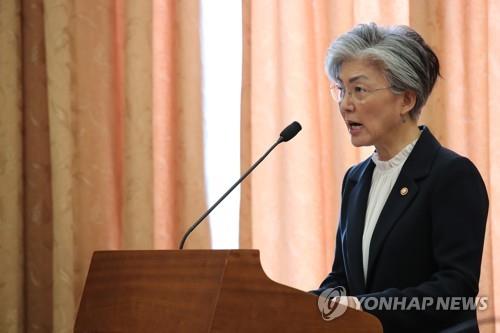 10��10��A�b�n����|�~�e�|��F�ʬd�{���A�d�ʩM�b�o���C�]���p���^