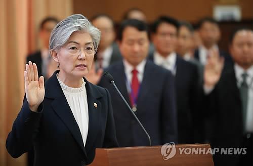 10��10��A�b�n���~�泡�줽�j���|�檺��|�~��Τ@�e���|��F�ʬd�{���A�~���d�ʩM�b������F�ʬd�e�Ż}�۹�^��ĳ�����ݡC�]���p���^ 