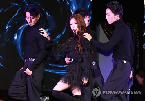 10��24��U�ȡA�b���������n��Coex Artium�A�_���|���9�i���W�M��mWOMAN�n�o�G�|�ê��t�s�q�C�]���p���^