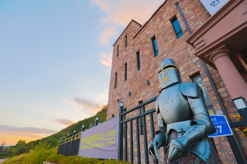 ���J�O�ժ��]���f�����@���M�h�������H�p�Q�_�ժ��]�طR���J�O�J�F�g�B�o�F�g����N�F�w�̡C�]���p���O�̦��t�b�^