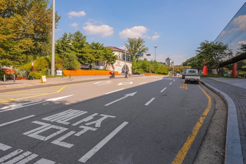 �s�����@�����������I�����ɦV�b�Y�᭱�g���իn�Ǫ��W�r�C�]���p���O�̦��t�b��^