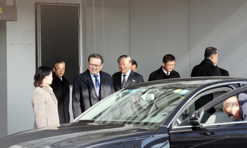 11��24��A�b�_�ʭ��������A���A�ƥ~�۾����]���T�^�ǳƭ�������w�ƪ������C�]���p���^