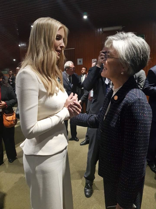 �d�ʩM�P��U�d��͡C�]���p��/�~�泡�ѹϡ^