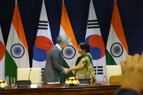 12��19��A�b�L�׷s�w���A�n���~�泡���x�d�ʡ]���^�P�L�ץ~�泡��Ĭ����·���˩ԳǴ���P�N�C�]���p���^