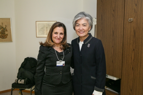 ���a�ɶ�1��24��A�b��h�F�U���A�n���~���d�ʩM�]�k�^�P�[���j�~���J�ش�����·�������b�|�ͫe�r�֦X�v�C�]���p��/�~�泡�ѹϡ^