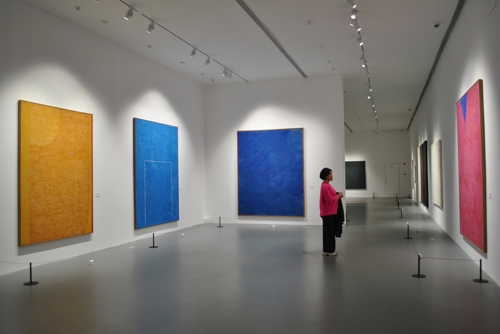 “南韓抽象藝術:金煥基與單色畫”群展(韓聯社)