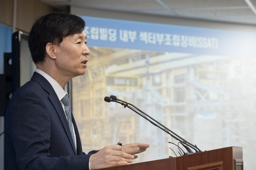 7��28��W�ȡA�b�@�v�S�O�۪v���A�\�u�b�}�O�̷|�������ֻE�ܹ����ո˱��p�C ���ǧ޳N��T�q�H���ѹϡ]�Ϥ��Y�T����ƻs�^