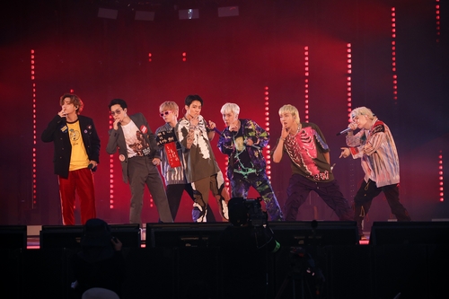 ���u�֦~�ά��q�g�m���C BIGHIT MUSIC�ѹϡ]�Ϥ��Y�T����ƻs�^