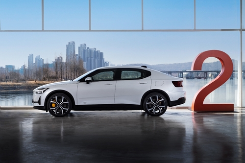 ���P2�]Polestar 2�^ ���p��/���P�n���ѹϡ]�Ϥ��Y�T����ƻs�^