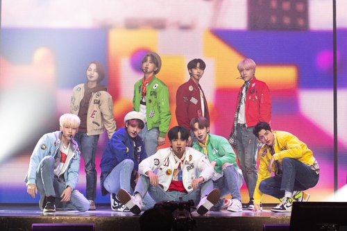 �g�����qBRANDNEW MUSIC�_4��20����ܡA�X�U9�H�շs�k��YOUNITE�o�歺�i�g�A�M��mYOUNI-BIRTH�n�X�D�C ���p��/BRANDNEW MUSIC�ѹϡ]�Ϥ��Y�T����ƻs�^