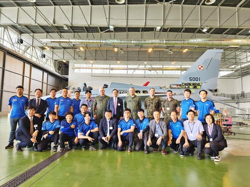 FA-50GF�����b�i�����s�ո˲{�� �n����Ŧt�z���~�ѹϡ]�Ϥ��Y�T����ƻs�^