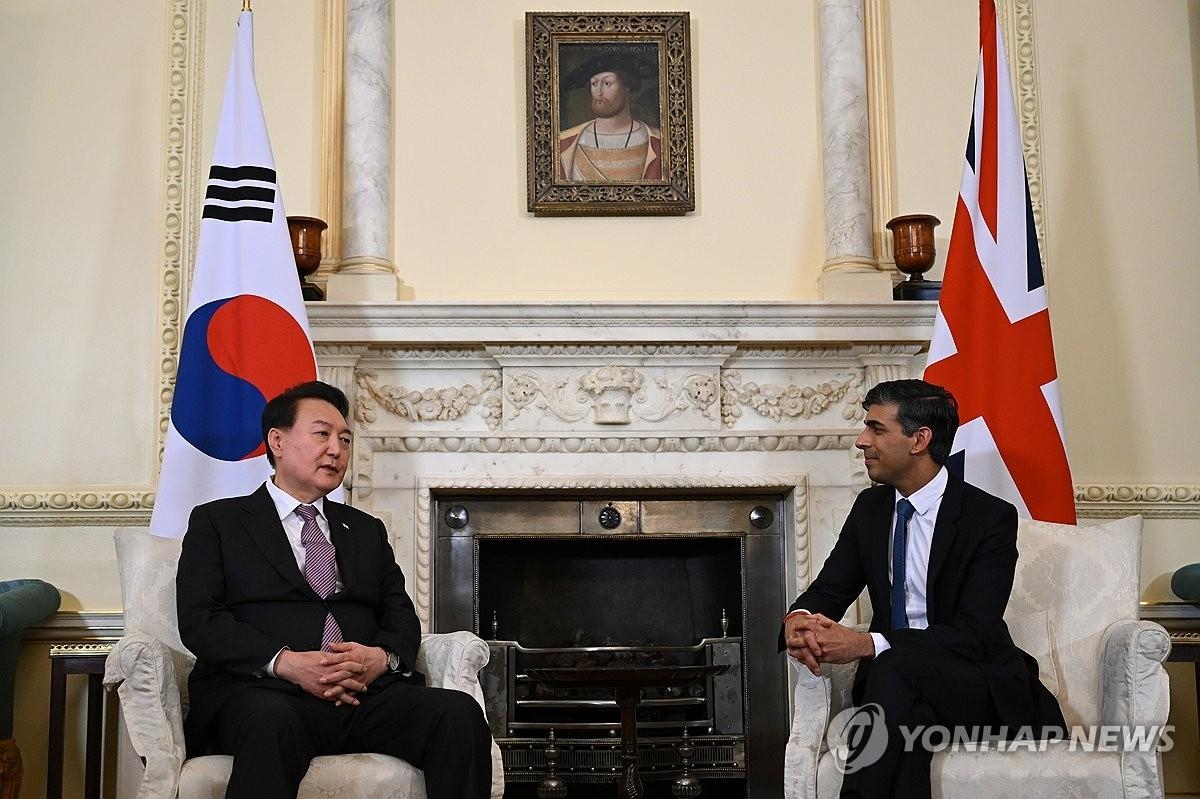 ���a�ɶ�11��22��A�b���۴����󪺭^�ꭺ�۩��A�n���`�Τ������]���^�P�^�ꭺ���ا�·Ĭ�ǧJ�|��|�͡C ���p��/�p�X�ĳX��