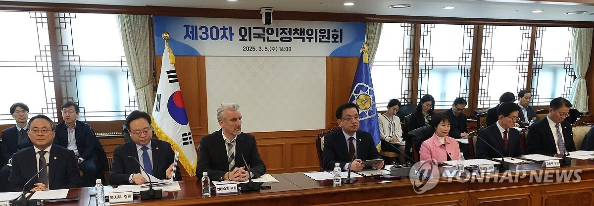 3��5��A�b�����F�������줽�ӡA�N�`�αZ�ۿp�]�e�ƥ��|�^�D���l�}�~��H�F���e���|�ĤT�Q���|ĳ�C ���p��