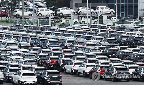 資料圖片:等待出口的汽車 韓聯社
