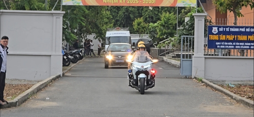 ���a�ɶ�1��26��A�b�V�n�J�ө����k��Ǥ��ߡA�B�������п��骺�����]�զ�^�bĵ����������@�e�U�p���s�s�@��ھ����C ���p��