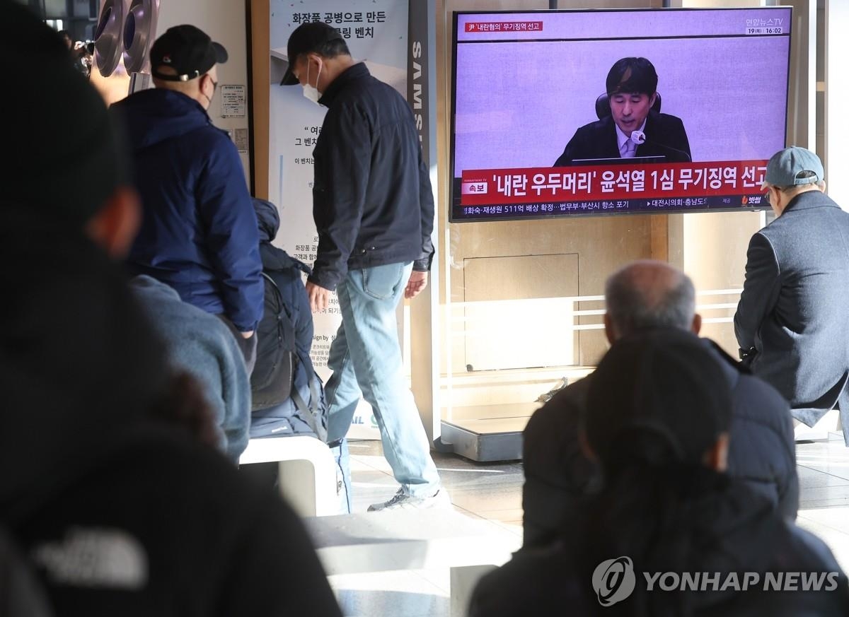 2��19��A�b�������Ԩ��j�U�A�ȫȭ̥��b���ݫe�`�Τ������A���a�Y�v�ʤ��îפ@�f�ŧP�����s�D�C ���p��